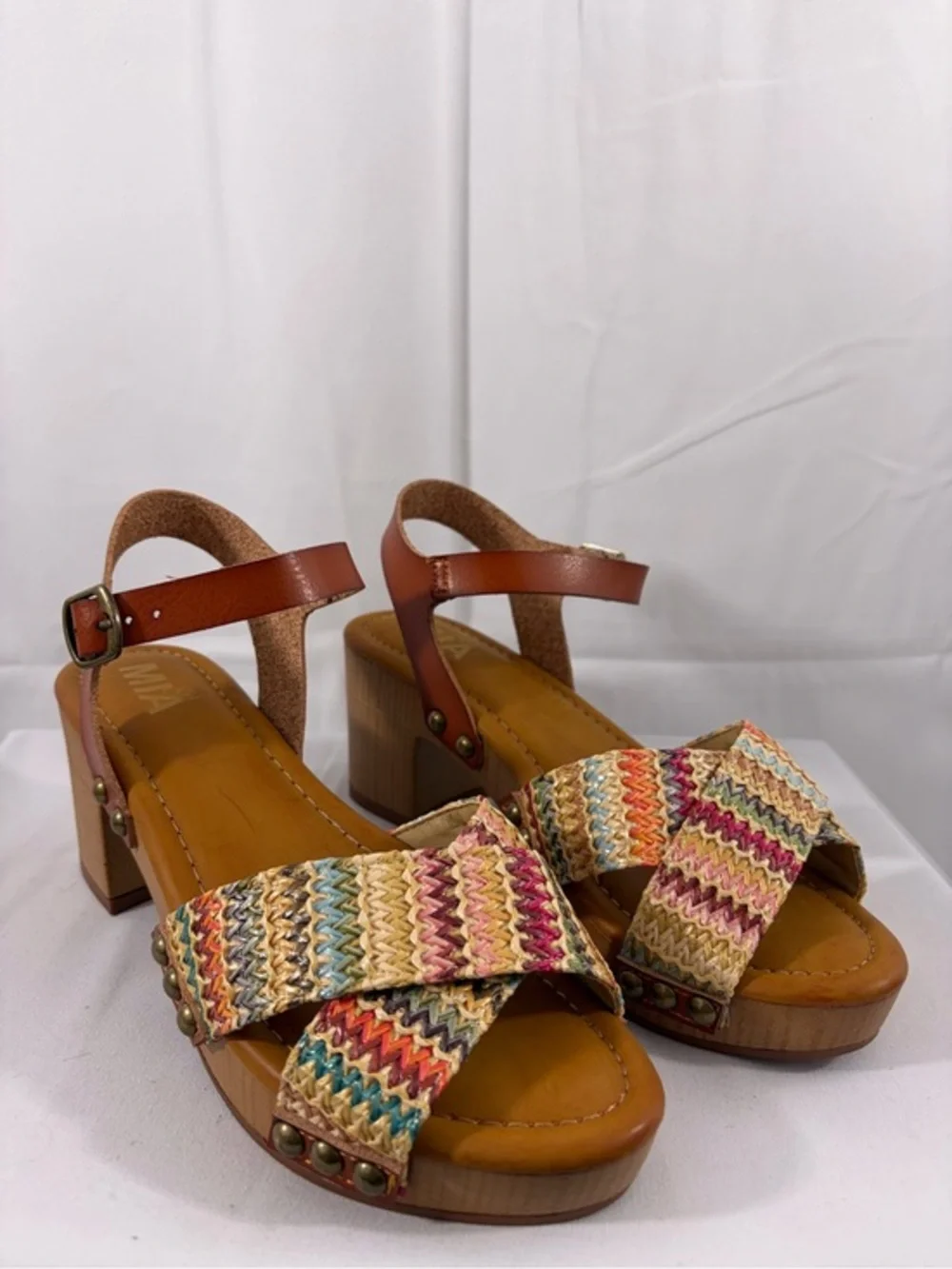 NWT MIA Women’s Size 8 Woven Multi-Color Crossband Sandal with Ankle Strap